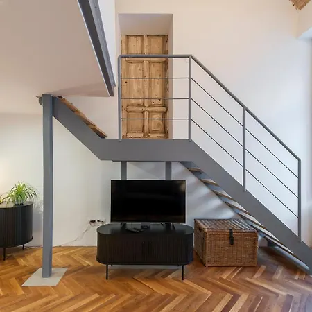 Historic In Downtown Apartament Budapesta